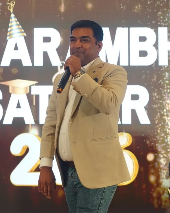 Piyush Shah, founder of Piyush Commerce Classes, speaking at a PCC event